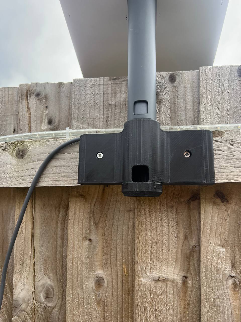 STARLINK Flat Mount Dishy Adaptor -(Screws not included)